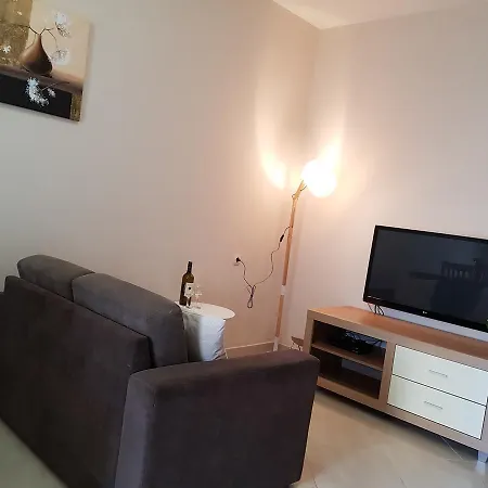 Sanda דירה זאדאר